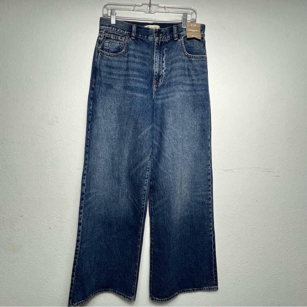 Madewell Superwide-Leg Jeans
Concho Wash Color Size 28
NWT - Picture 5 of 15